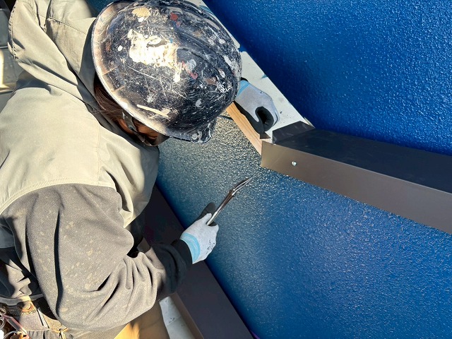 ガルバリウム鋼板の採寸と加工